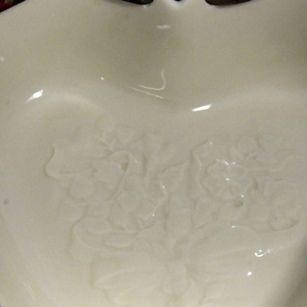 Longaberger Sweetest Heart Dish Ivory Ceramic Bowl with Pierced Ribbon Edge - Picture 10 of 10